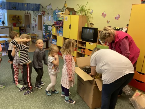 Fotogalerie MŠ Červená Hora - Zdobení stromečku, foto 6/9