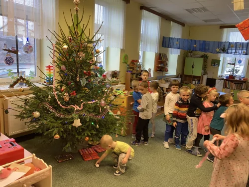 Fotogalerie MŠ Červená Hora - Zdobení stromečku, foto 8/9