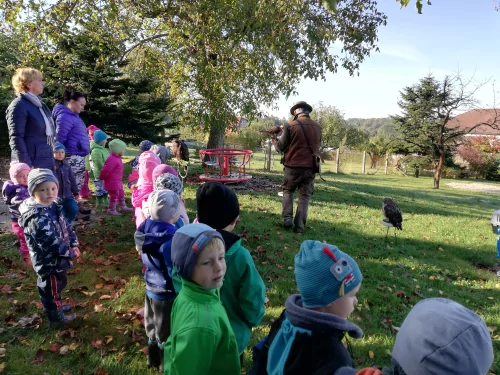 Fotogalerie MŠ Červená Hora - Dopoledne s dravci na zahradě - 7.října, foto 2/12