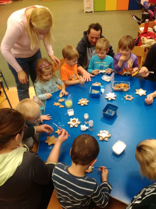 Fotogalerie MŠ Červená Hora - Vánoční dílna s rodiči - perníky,prosinec, foto 3/4