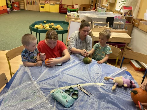 Fotogalerie MŠ Červená Hora - Dílna s rodiči-Podzimní dýně, foto 3/19