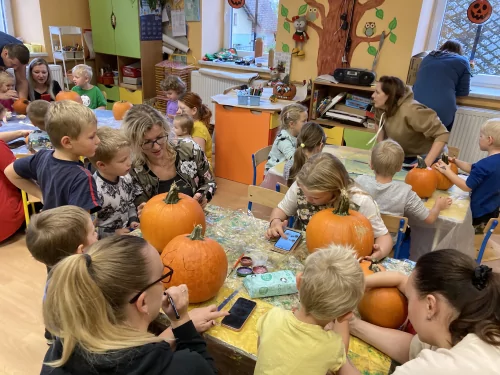 Fotogalerie MŠ Červená Hora - Dílna s rodiči-Podzimní dýně, foto 5/19