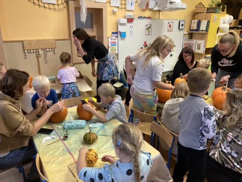 Fotogalerie MŠ Červená Hora - Dílna s rodiči-Podzimní dýně, foto 7/19