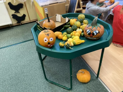 Fotogalerie MŠ Červená Hora - Dílna s rodiči-Podzimní dýně, foto 11/19