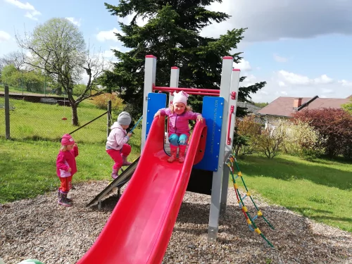 Fotogalerie MŠ Červená Hora - Hmyzí domeček a nová skluzavka, foto 4/10