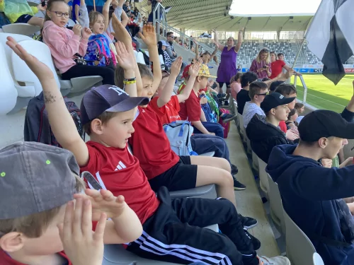 Fotogalerie MŠ Červená Hora - Výlet na fotbal do Hradce Králové Malšovická aréna, foto 6/11