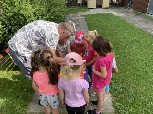 Fotogalerie MŠ Červená Hora - Projektový den-vyrábíme lodičku a kytičku, foto 2/16