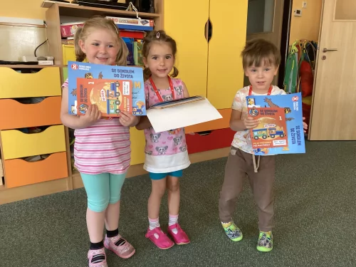 Fotogalerie MŠ Červená Hora - Červnové střípky-výstava 130. let SDH Červená Hora, Projekt se Sokolem do života a hry na zahradě, foto 7/17