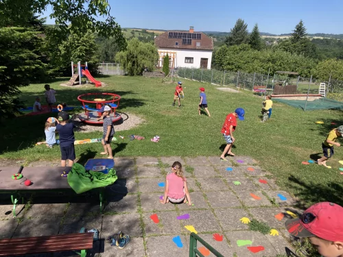 Fotogalerie MŠ Červená Hora - Červnové střípky-výstava 130. let SDH Červená Hora, Projekt se Sokolem do života a hry na zahradě, foto 12/17