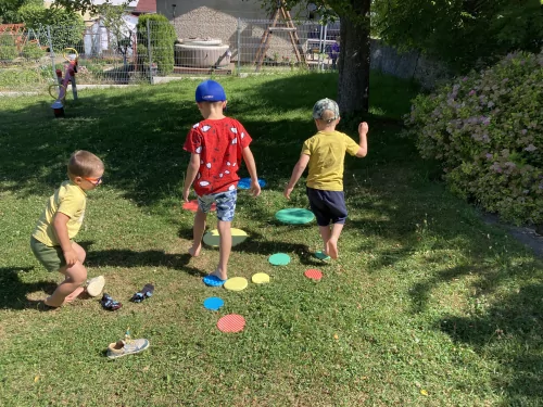 Fotogalerie MŠ Červená Hora - Červnové střípky-výstava 130. let SDH Červená Hora, Projekt se Sokolem do života a hry na zahradě, foto 15/17