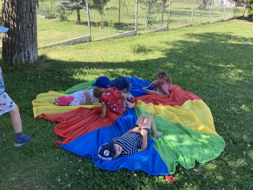 Fotogalerie MŠ Červená Hora - Červnové střípky-výstava 130. let SDH Červená Hora, Projekt se Sokolem do života a hry na zahradě, foto 16/17