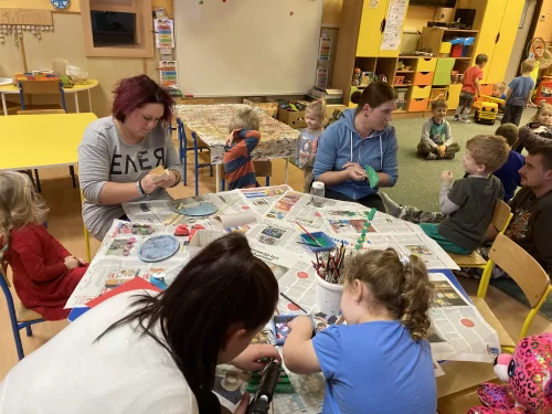 Fotogalerie MŠ Červená Hora - Vánoční dílna s rodiči, stromeček, foto 2/15