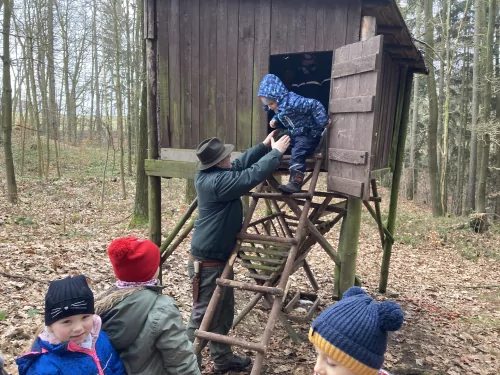 Fotogalerie MŠ Červená Hora - Vycházka ke krmelci, foto 9/14