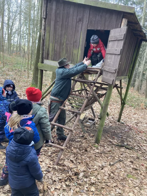 Fotogalerie MŠ Červená Hora - Vycházka ke krmelci, foto 10/14