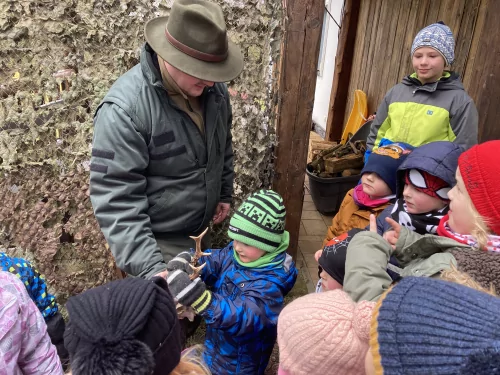 Fotogalerie MŠ Červená Hora - Vycházka ke krmelci, foto 12/14