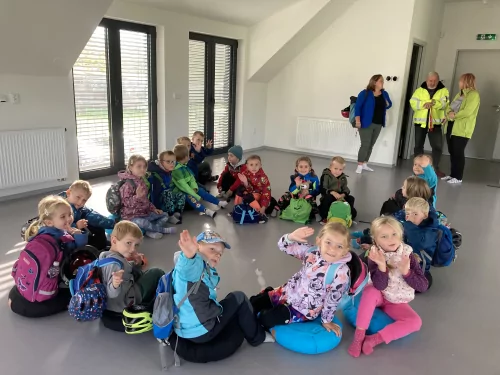 Fotogalerie MŠ Červená Hora - Dopoledne na dopravním hřišti v Náchodě, foto 2/35