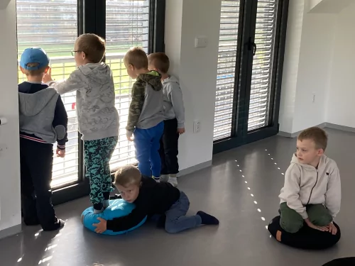 Fotogalerie MŠ Červená Hora - Dopoledne na dopravním hřišti v Náchodě, foto 4/35