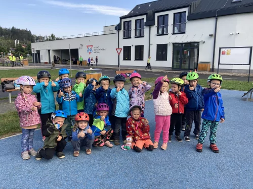 Fotogalerie MŠ Červená Hora - Dopoledne na dopravním hřišti v Náchodě, foto 13/35