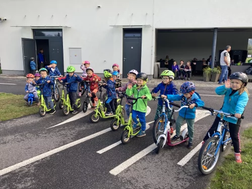 Fotogalerie MŠ Červená Hora - Dopoledne na dopravním hřišti v Náchodě, foto 14/35