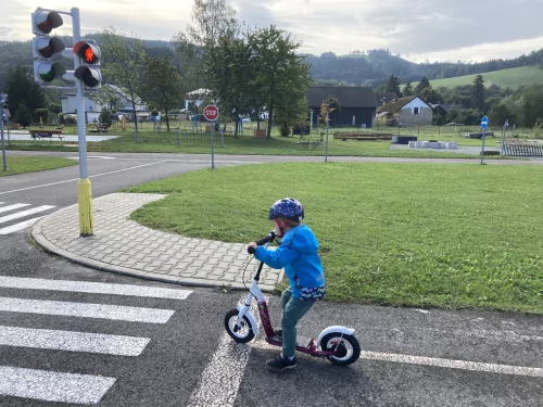 Fotogalerie MŠ Červená Hora - Dopoledne na dopravním hřišti v Náchodě, foto 15/35