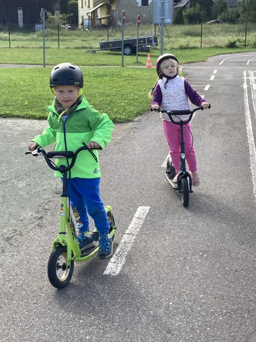 Fotogalerie MŠ Červená Hora - Dopoledne na dopravním hřišti v Náchodě, foto 20/35