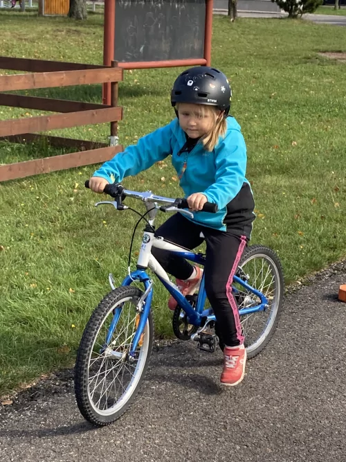 Fotogalerie MŠ Červená Hora - Dopoledne na dopravním hřišti v Náchodě, foto 28/35