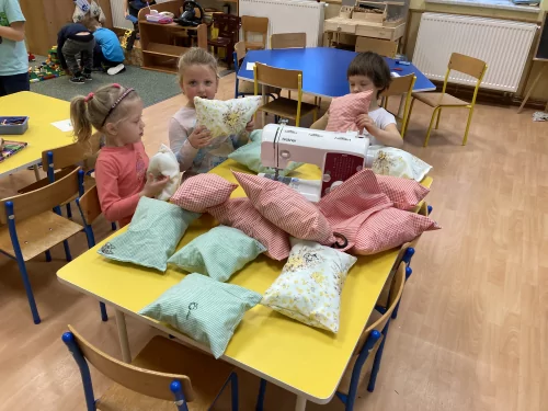 Fotogalerie MŠ Červená Hora - Polštářkový den a uspávání medvědů, foto 2/9
