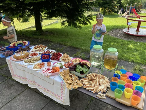 Fotogalerie MŠ Červená Hora - Indiánský týden, loučení s předškoláky, spaní ve školce., foto 2/36