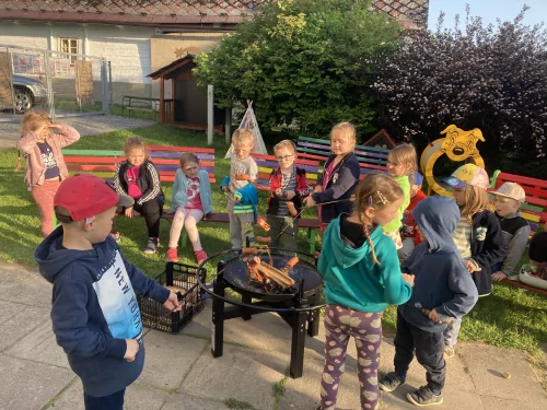 Fotogalerie MŠ Červená Hora - Indiánský týden, loučení s předškoláky, spaní ve školce., foto 25/36