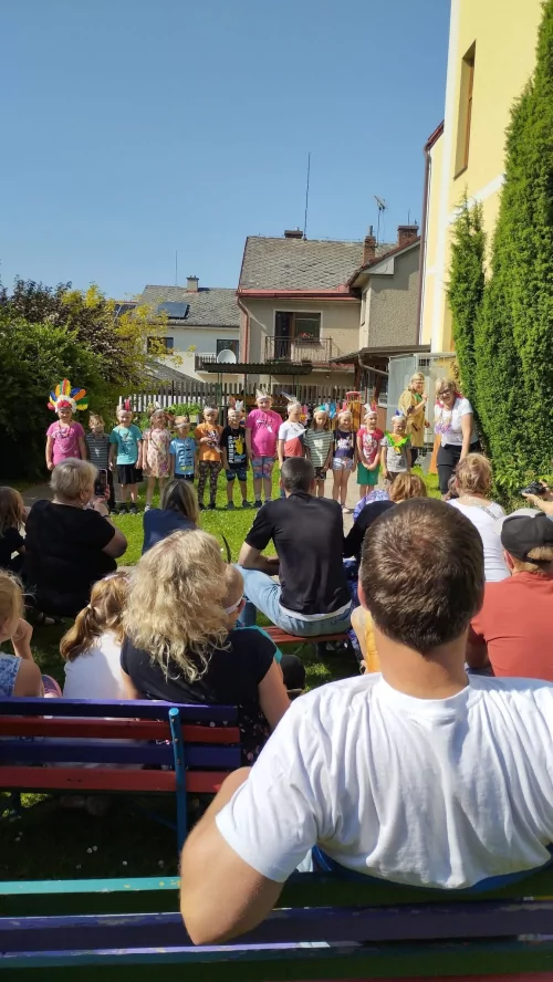Fotogalerie MŠ Červená Hora - Indiánský týden, loučení s předškoláky, spaní ve školce., foto 33/36