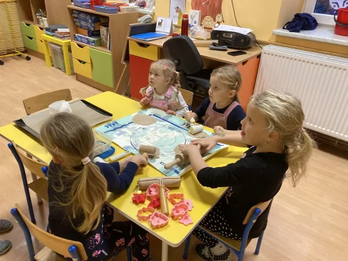 Fotogalerie MŠ Červená Hora - Pečení perníčků, foto 2/7