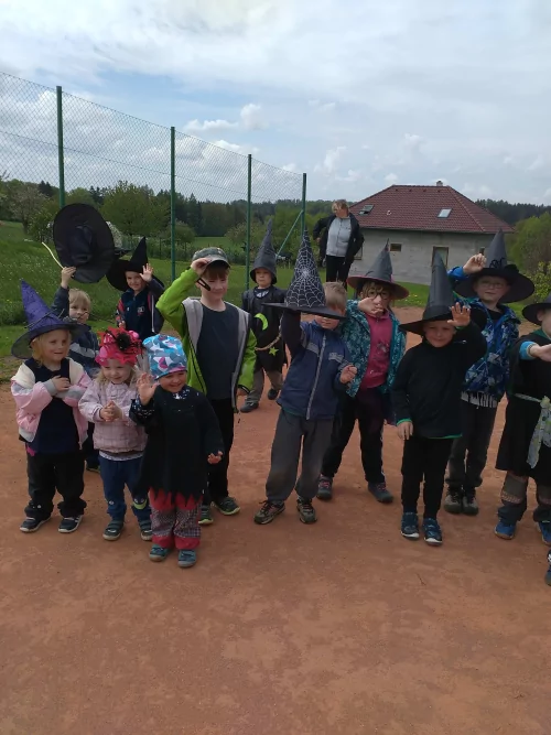 Fotogalerie MŠ Červená Hora - Čarodějnice- duben, foto 6/8
