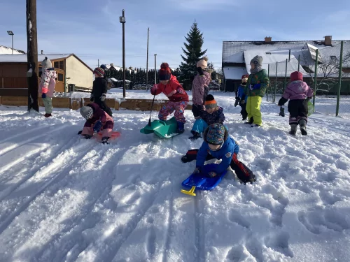 Fotogalerie MŠ Červená Hora - Sněhohrátky v lednu, návštěva z knihovny., foto 4/28