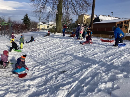 Fotogalerie MŠ Červená Hora - Sněhohrátky v lednu, návštěva z knihovny., foto 7/28