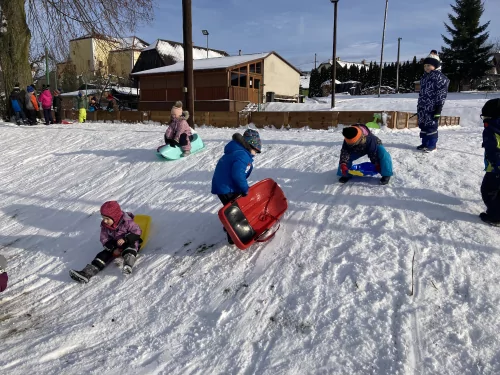 Fotogalerie MŠ Červená Hora - Sněhohrátky v lednu, návštěva z knihovny., foto 9/28