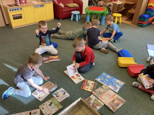 Fotogalerie MŠ Červená Hora - Sněhohrátky v lednu, návštěva z knihovny., foto 20/28