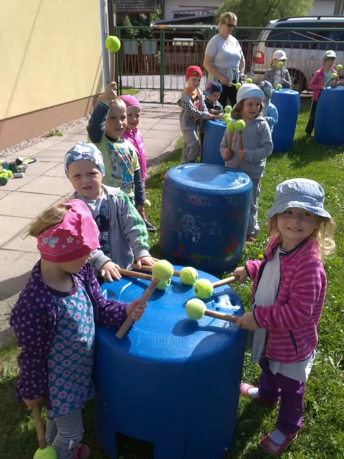 Fotogalerie MŠ Červená Hora - Bubnování- duben, foto 2/7