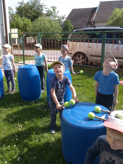 Fotogalerie MŠ Červená Hora - Bubnování- duben, foto 3/7