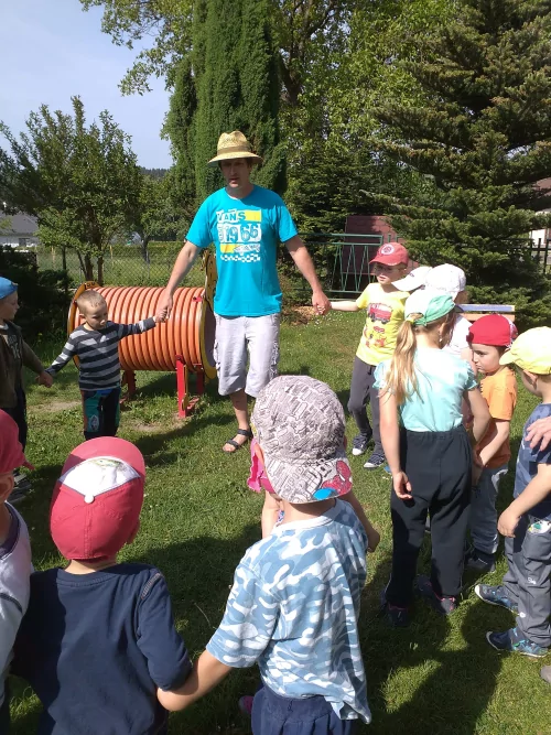 Fotogalerie MŠ Červená Hora - Bubnování- duben, foto 5/7