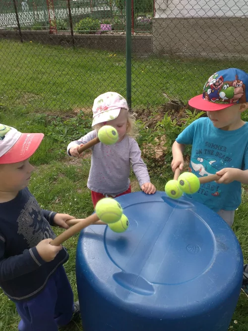 Fotogalerie MŠ Červená Hora - Bubnování- duben, foto 7/7