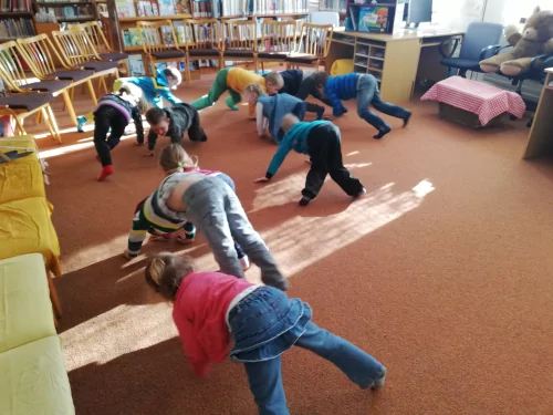 Fotogalerie MŠ Červená Hora - Exkurze knihovna Břetislava Kafky v Červeném Kostelci- duben, foto 10/18
