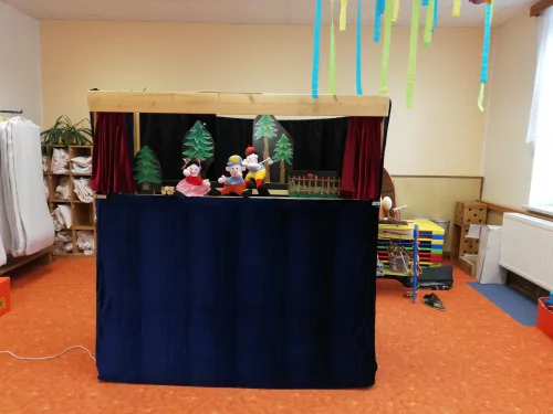 Fotogalerie MŠ Červená Hora - Divadlo Štemberk - září, Jeníček a Mařenka, O slepičce a kohoutkovi, foto 4/6