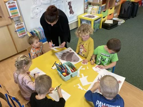 Fotogalerie MŠ Červená Hora - Návštěva z knihovny B. Kafky Tína a Petra, foto 6/8