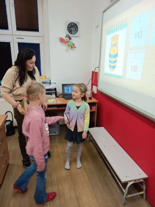 Fotogalerie MŠ Červená Hora - Návštěva předškoláků v 1. ročníku na ZŠ, foto 3/6