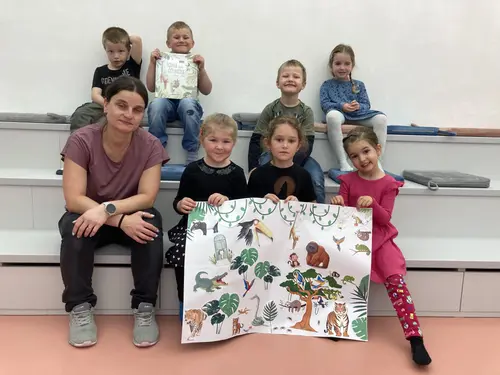 Fotogalerie MŠ Červená Hora - Návštěva předškoláků v knihovně v Červeném Kostelci, foto 5/6