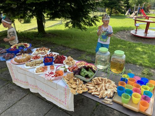 Fotoalbum Indiánský týden, loučení s předškoláky, spaní ve školce.