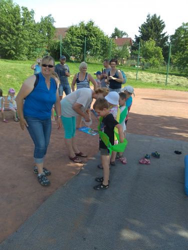 Fotoalbum Rozloučení s předškoláky - šipkovaná, hry na hřišti, červen