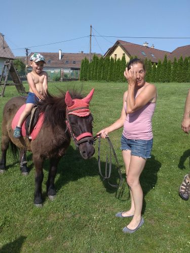 Fotoalbum Rozloučení s předškoláky - šipkovaná, hry na hřišti, červen