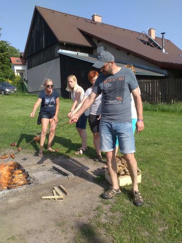 Fotoalbum Rozloučení s předškoláky - šipkovaná, hry na hřišti, červen