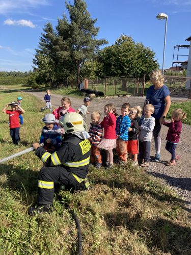 Fotoalbum Návštěva MŠ Studánka a hasiči SDH Lhota Červený Kostelec